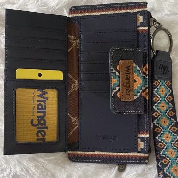 Wrangler trending wristlet Wallet limited edition - Picture 5 of 5